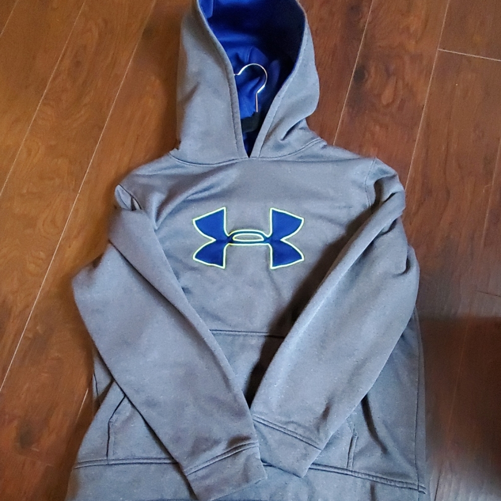 Under armour hoodie size youth  xlarge